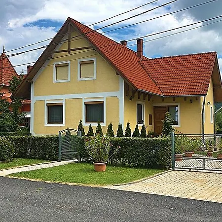 Petra Apartmanhaz *